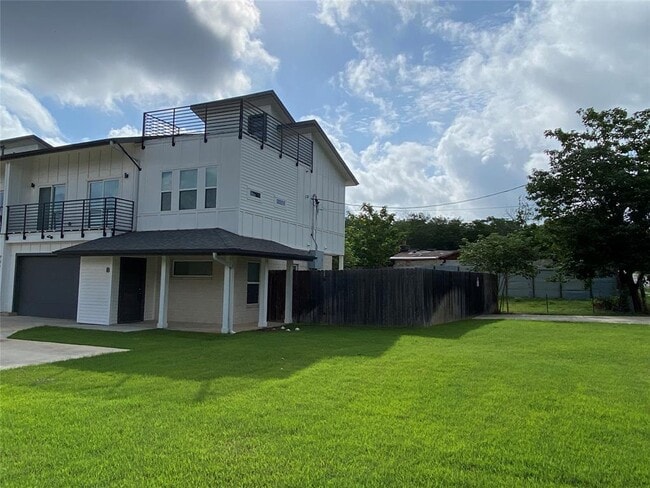 Building Photo - 7907 Brodie Ln