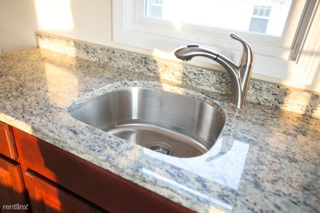 Foto del edificio - 3 br, 1.5 bath Condo - 65 Hale Street