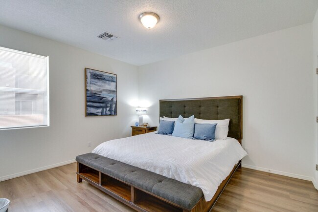 Foto del edificio - 243 San Clemente Ave NW