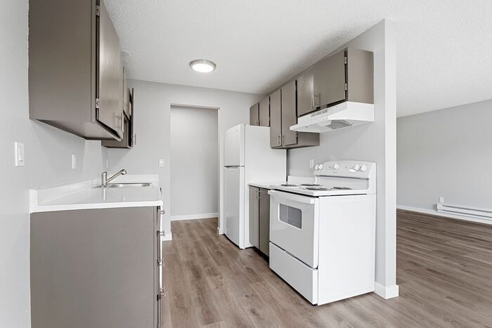 Foto principal - Affordable Comfort! Spacious 2-Bedroom Apa...