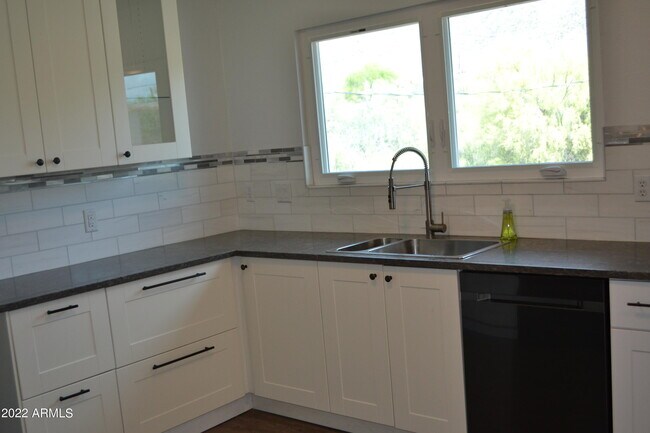 Foto del edificio - 6280 E Roundup St