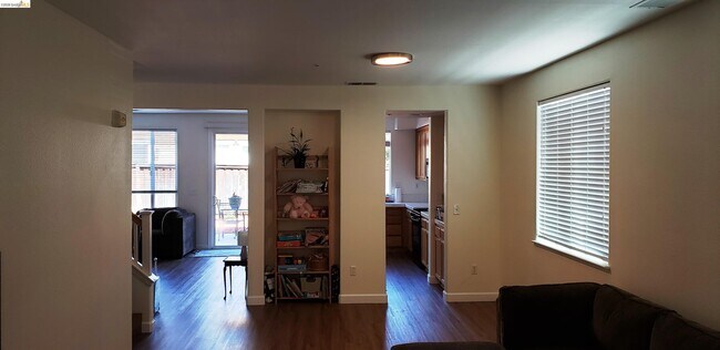 Building Photo - 147 Trent Pl