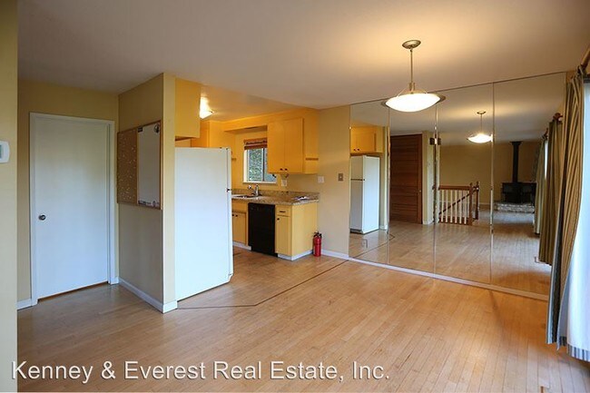 Building Photo - 6227 Westover Dr