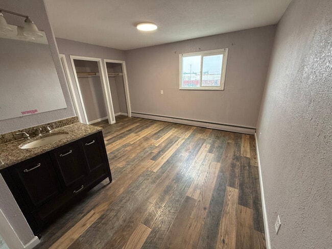 Foto del edificio - 125 Charmony Frontage Rd