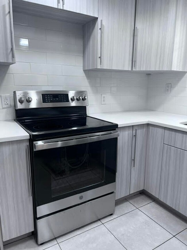 Foto del edificio - * Recently Remodeled * 3/1.5 Single Family...