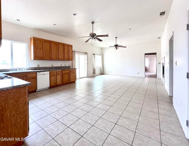 Foto del edificio - 41380 156th St E
