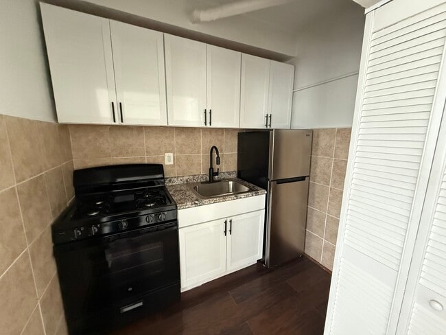 Foto del edificio - 3420 W Irving Park Rd