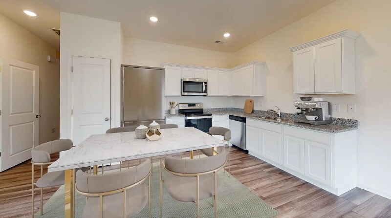 Foto principal - 319 Winton Wy