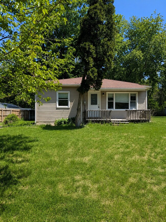 Foto del edificio - Cozy 2 Bedroom Home With Covered Parking in East Moline!