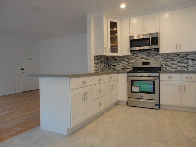 Building Photo - 3180 Rowena Ave
