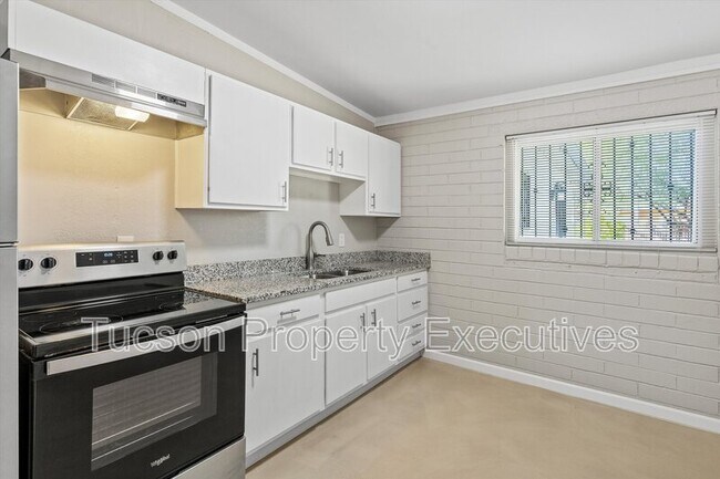 Foto del edificio - 3317 N Howard Blvd