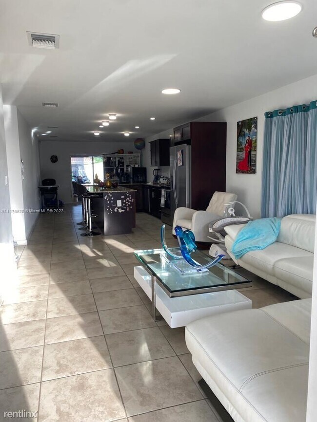 Foto del edificio - 4 br, 2 bath House - 18889 NW 35th Ave