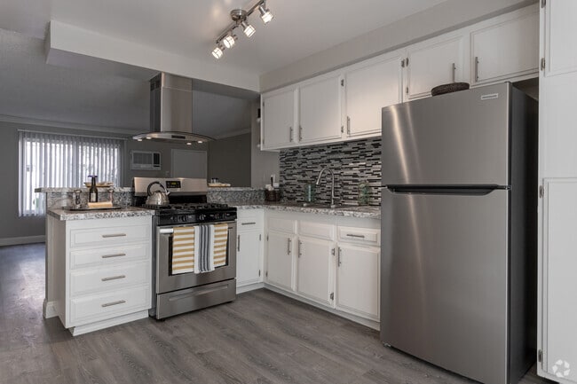 Interior Photo - Vio Cerritos