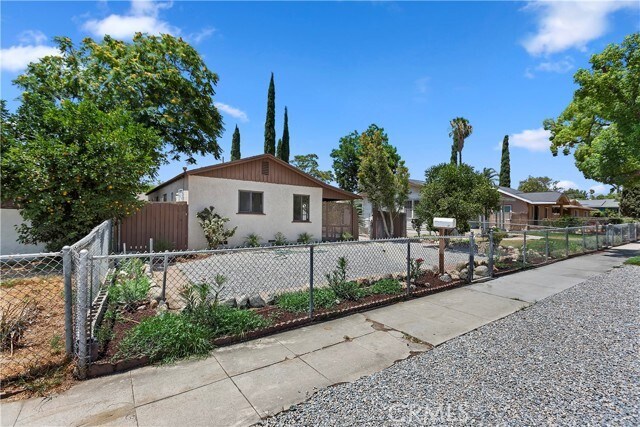 Primary Photo - 225 N Campus Ave