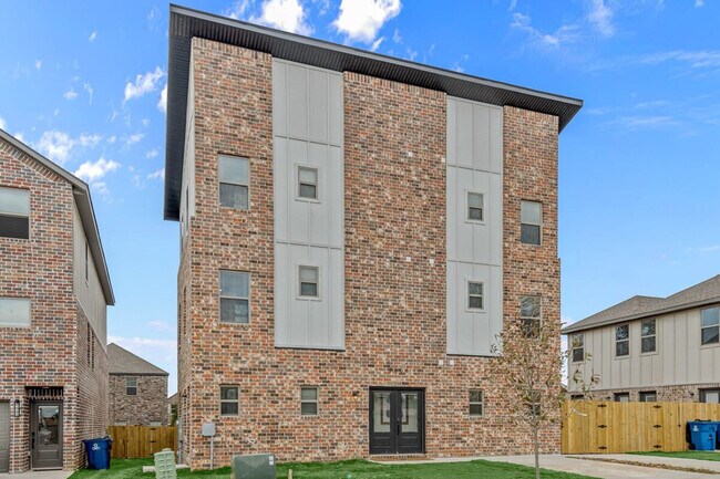 Building Photo - 2612 SW Livingston Square