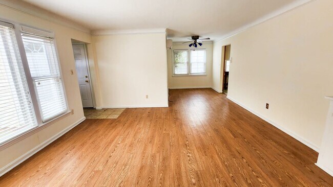 Building Photo - Move in ready!