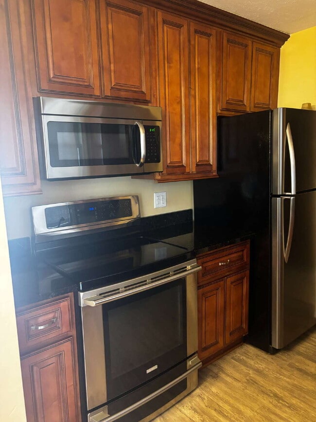 Building Photo - "Charming 3-Bed Oasis with Granite Touches in Fayetteville – 1600 Sq Ft of Comfort!"