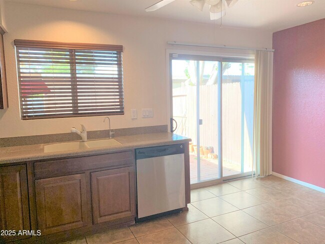 Foto del edificio - 933 E Lodge Dr