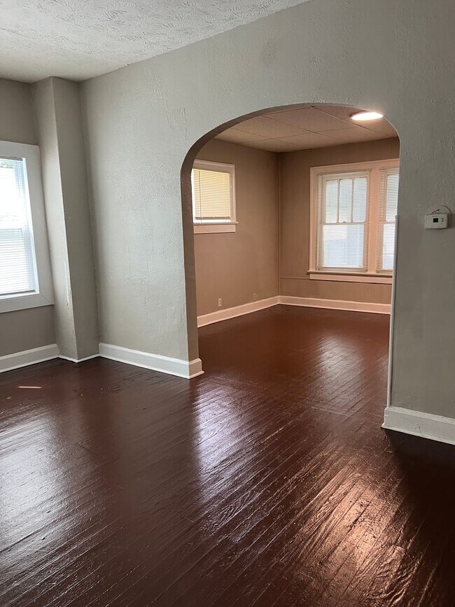 Foto del edificio - 3725 E Vermont St