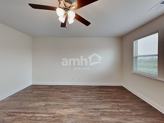 Foto del edificio - 2000 Bennett Dr