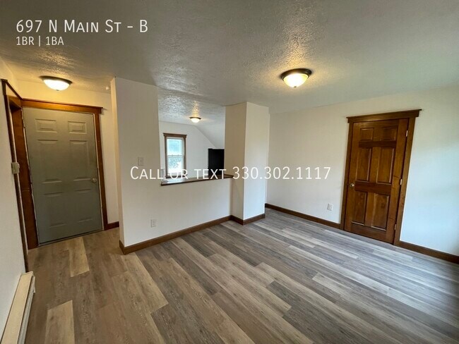 Building Photo - One bedroom one bathroom second level apar...