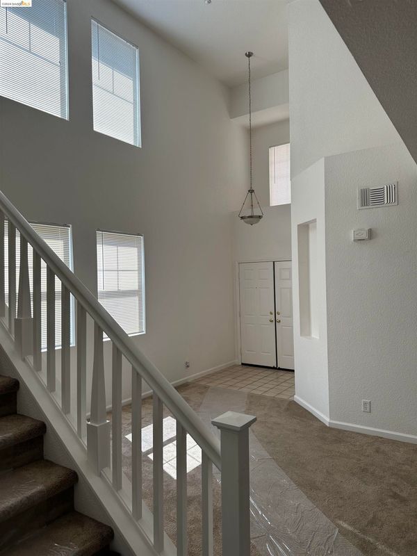 Foto del edificio - 242 White Birch Ct