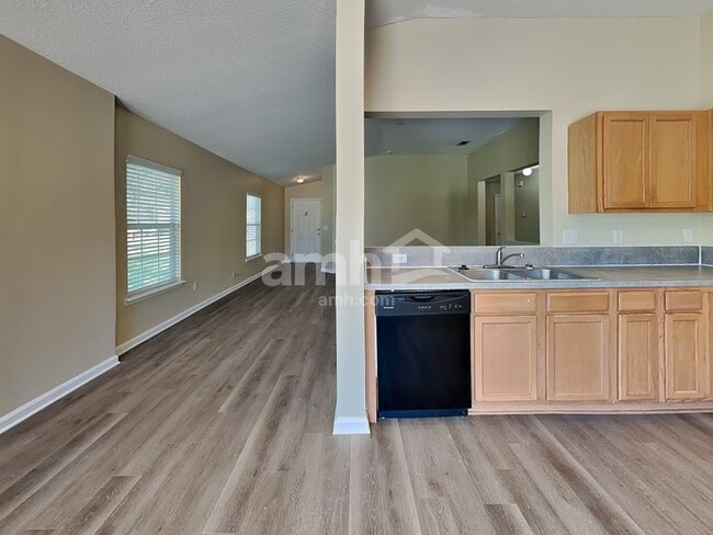Building Photo - 12683 Pine Marsh Way