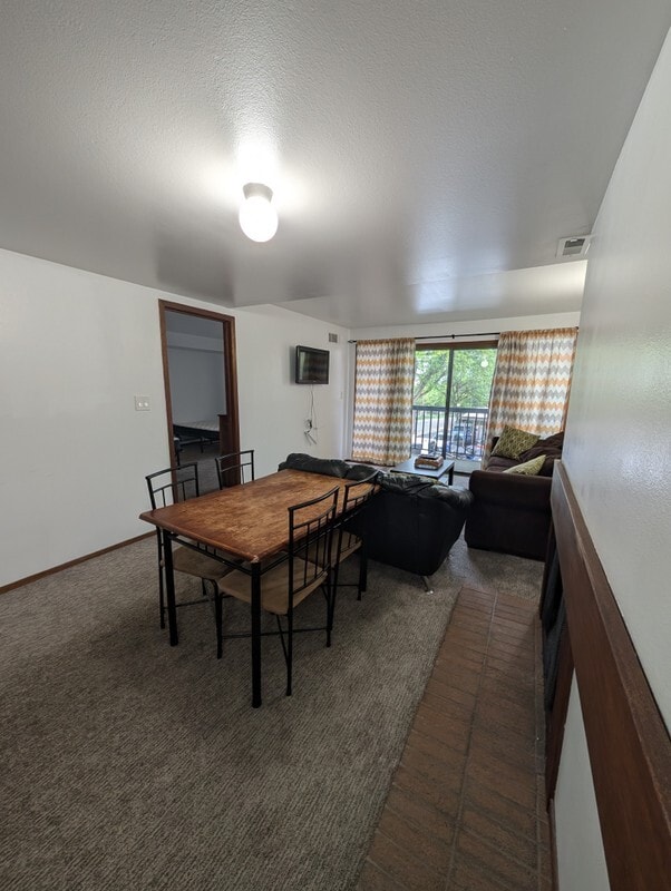 Building Photo - 1091 Country Hills Dr