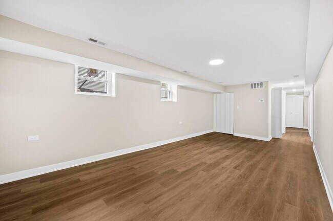 Foto del edificio - 3311 N Ravenswood Ave