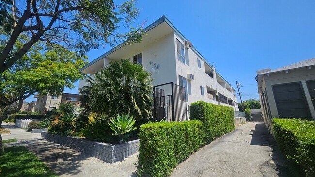 Foto del edificio - 1130 N Fuller Ave