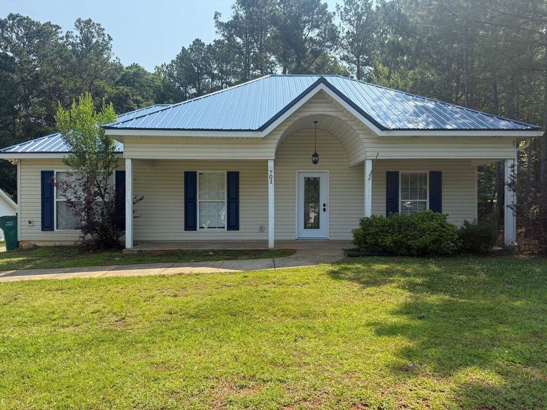 Primary Photo - Charming 3BR Home with Bonus Room & Screen...