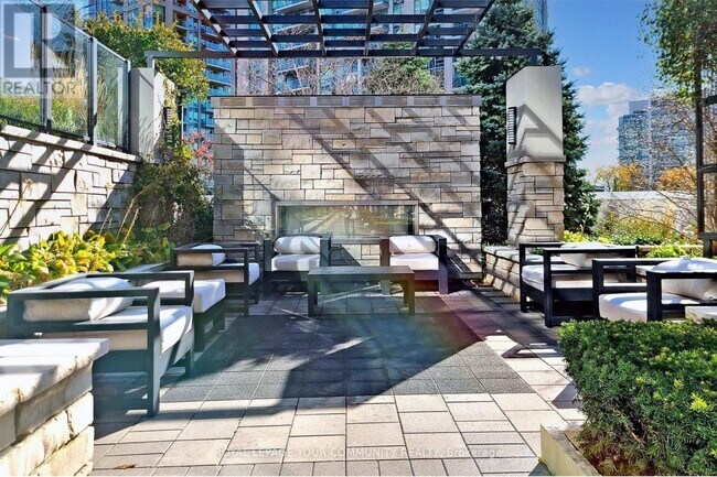 Building Photo - 2-602 Anndale Dr
