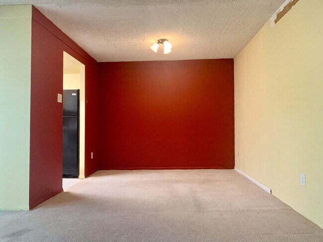 Foto del edificio - Amazing 1-Bedroom Condo at Bentley Square Condos! Available Late June!