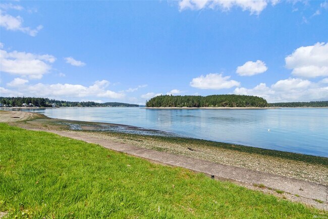 Building Photo - 2334 Island Dr NW