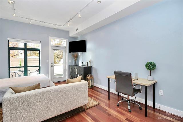 Building Photo - 115 E Park Ave