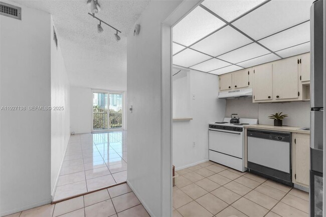 Foto del edificio - 16851 NE 23rd Ave