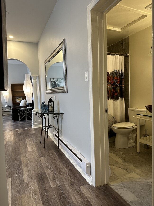 Building Photo - 242 Bridge St