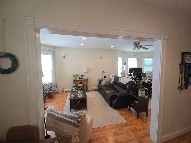 Foto del edificio - 146 Hillside Rd
