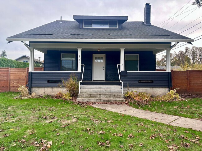 Building Photo - Charming 4 Bed 2 Bath Corner Lot Single-Fa...