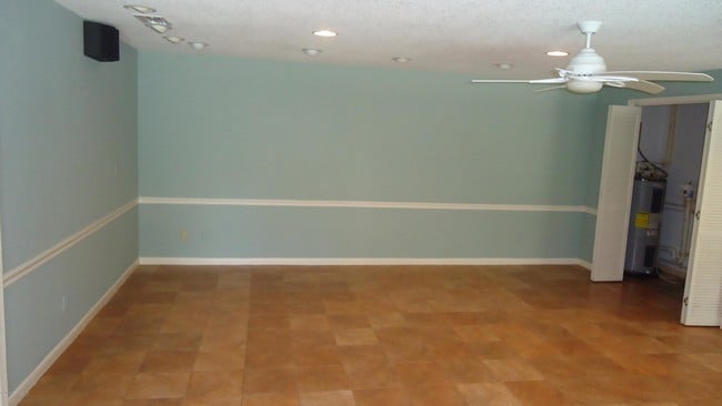 Building Photo - 4189 Palmer Ave