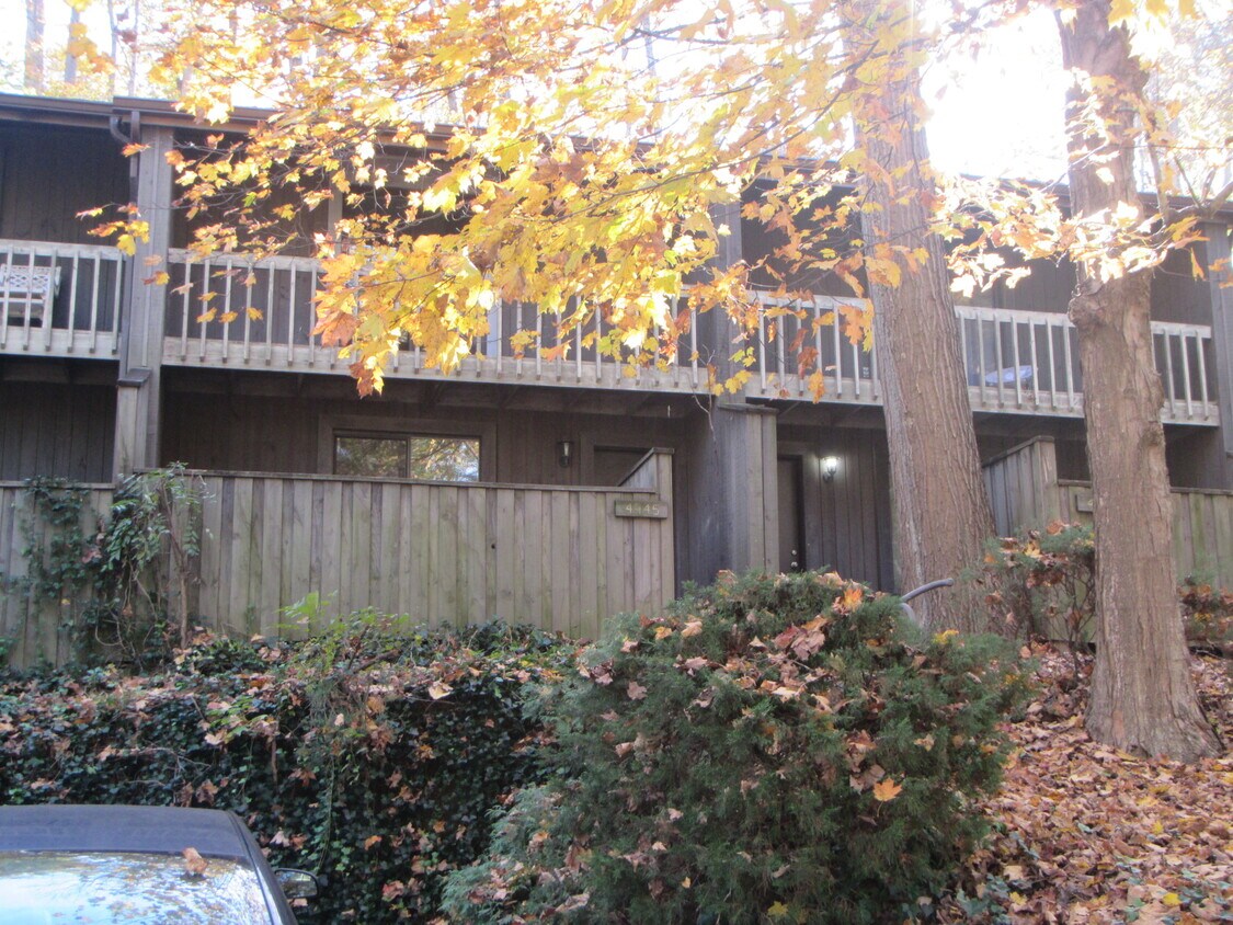 Front view - 4945 Spring Rd