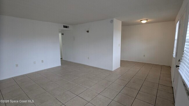 Foto del edificio - 2170 Knox McRae Dr