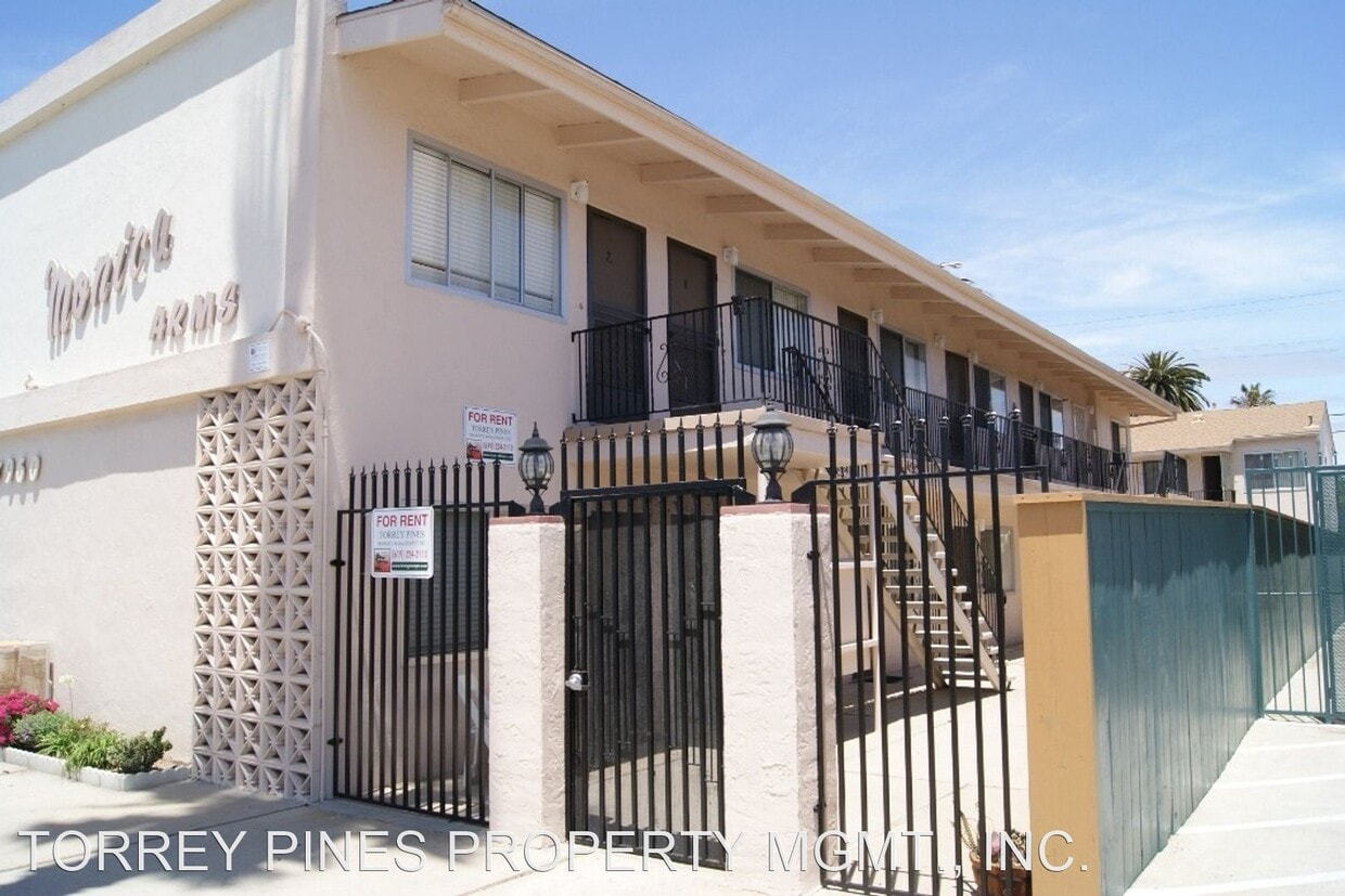 Building Photo - 4960 Santa Monica Ave