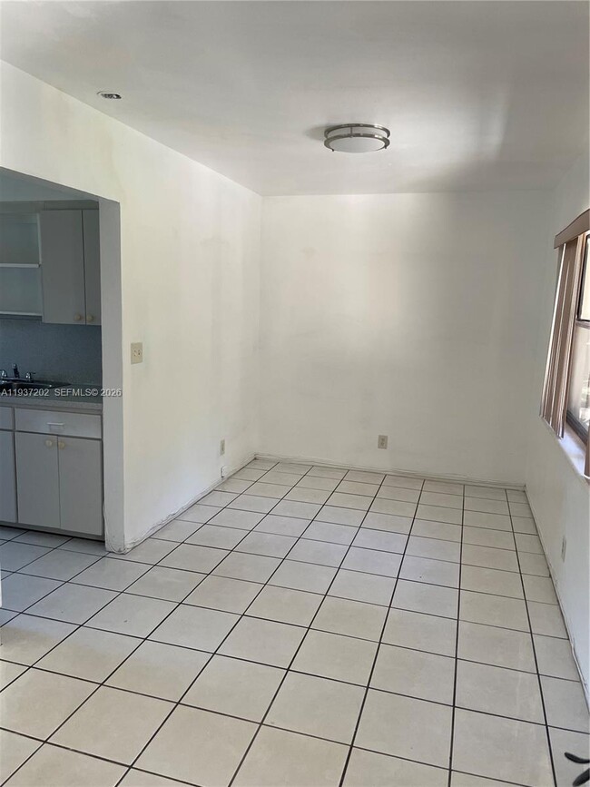 Foto del edificio - 2347 NW 28th St