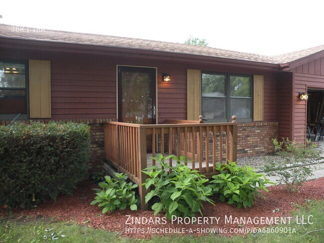 Building Photo - Updated 3 bedroom 1 bath rental home with ...