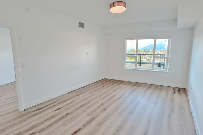 Building Photo - Brand New Pet Friendly 2 Bed Apartment Ren...