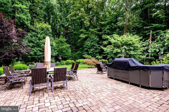 Foto del edificio - 13315 Overbrook Ln