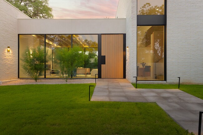 Foto del edificio - 2106 Matthews Dr