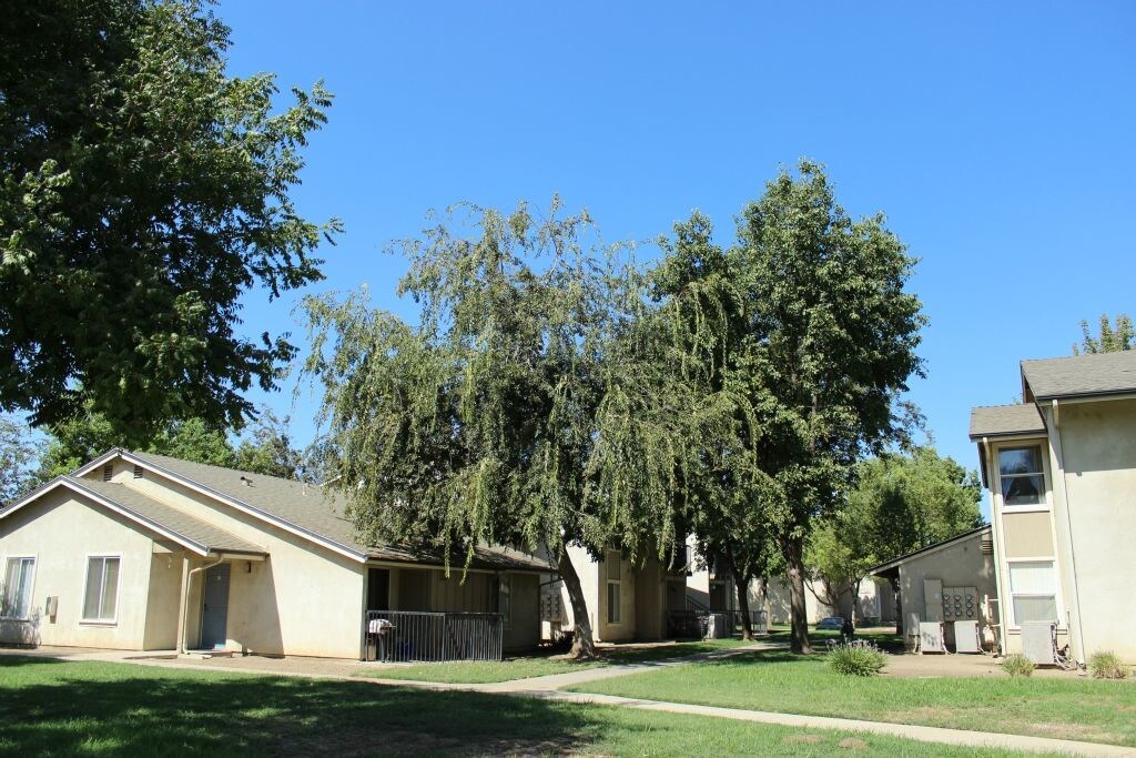 Office & Laundries - 16530 Palmer Ave