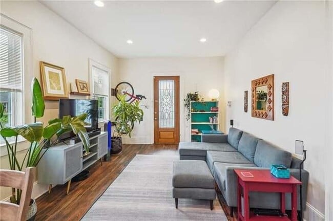 Building Photo - 1938 Pauline St